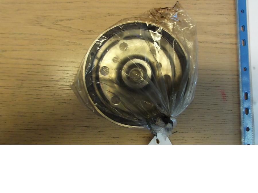 Framsidan på Generator från en Yamaha YZF 1000 R1 -1999 motorcykel.