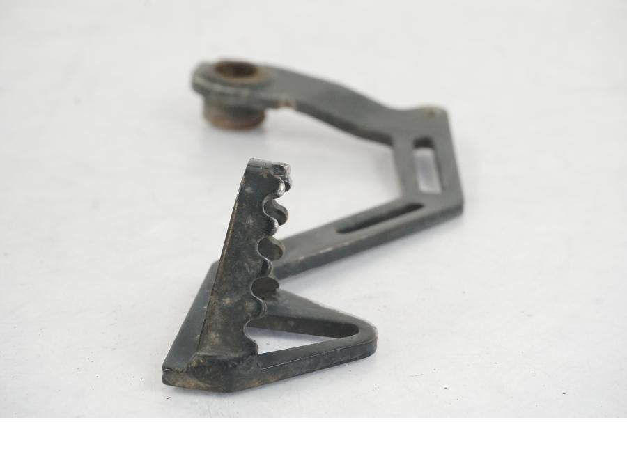 Snett uppifrån på Bromspedal från en BMW F 800 GS -2008 motorcykel.