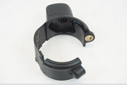 Snett nerifrån på Blinkersfäste från en Ducati Streetfighter V4 -2020 motorcykel.