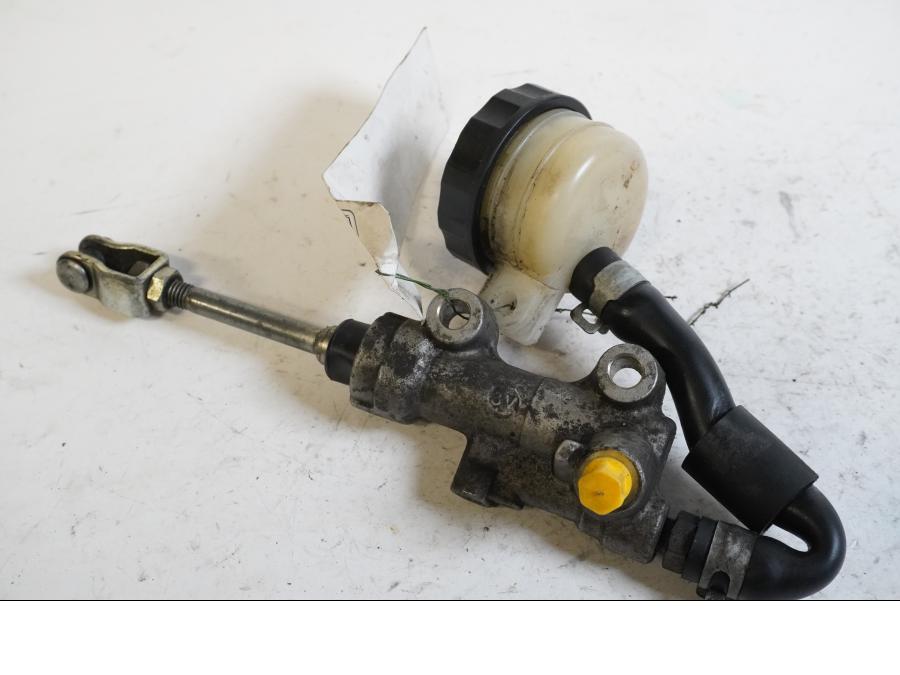 Framsidan på Bromshuvudcylinder från en Kawasaki ZX-10 -1990 motorcykel.