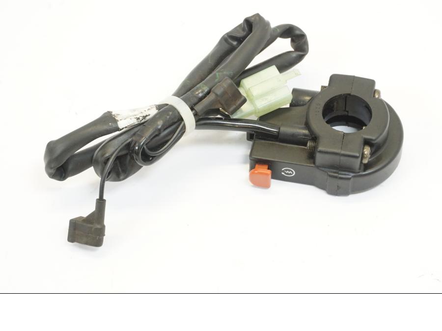 Framsidan på Styrelreglage från en Honda CBR 125 R -2004 motorcykel.