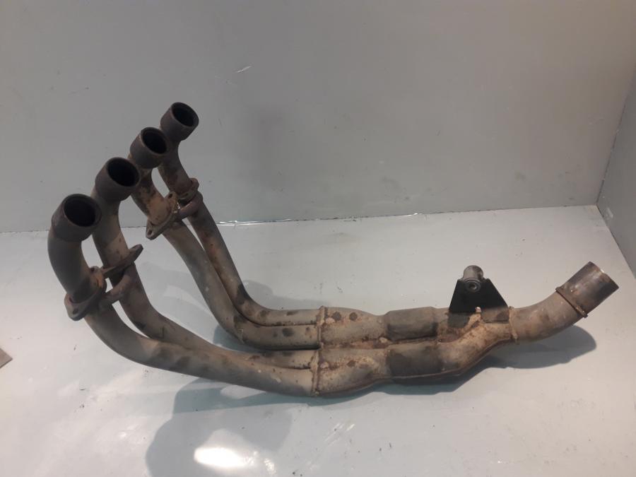 Framsidan på Grenrör från en Honda CBR 600 -1999 motorcykel.