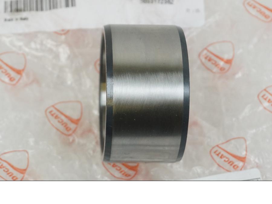 Höger sida på Hjulhub från en Ducati Streetfighter V4 -2020 motorcykel.