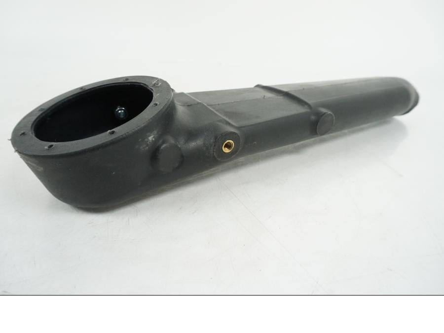 Snett uppifrån på Bensinledning från en AJP PR7 -2021 motorcykel.