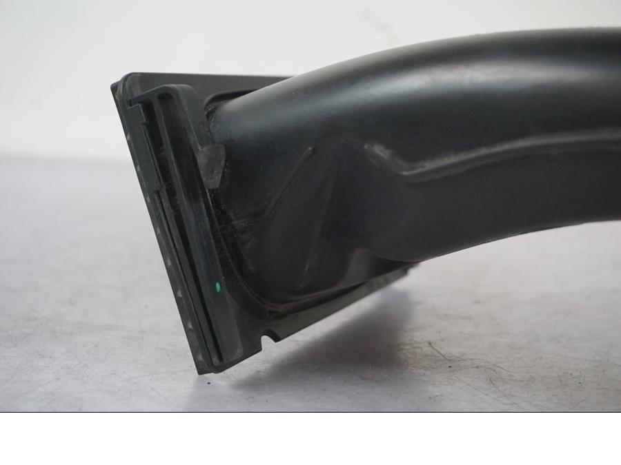 Snett nerifrån på Luftrör från en BMW R 1200 R -2007 motorcykel.