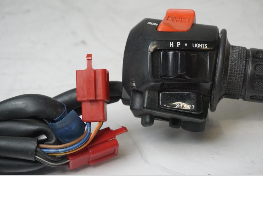 Höger sida på Styrelreglage från en Honda CBR 600 -1995 motorcykel.