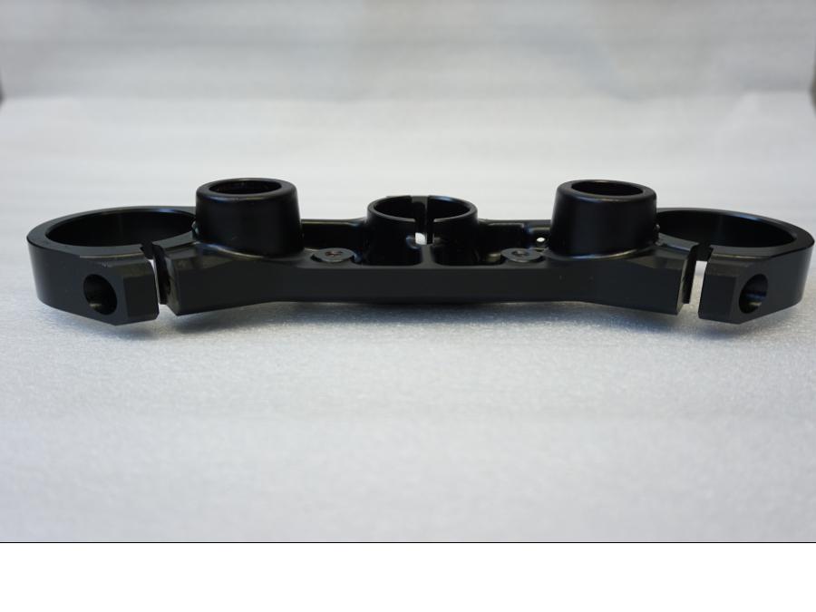 Höger sida på Gaffelkrona från en Ducati Alla -2020 motorcykel.