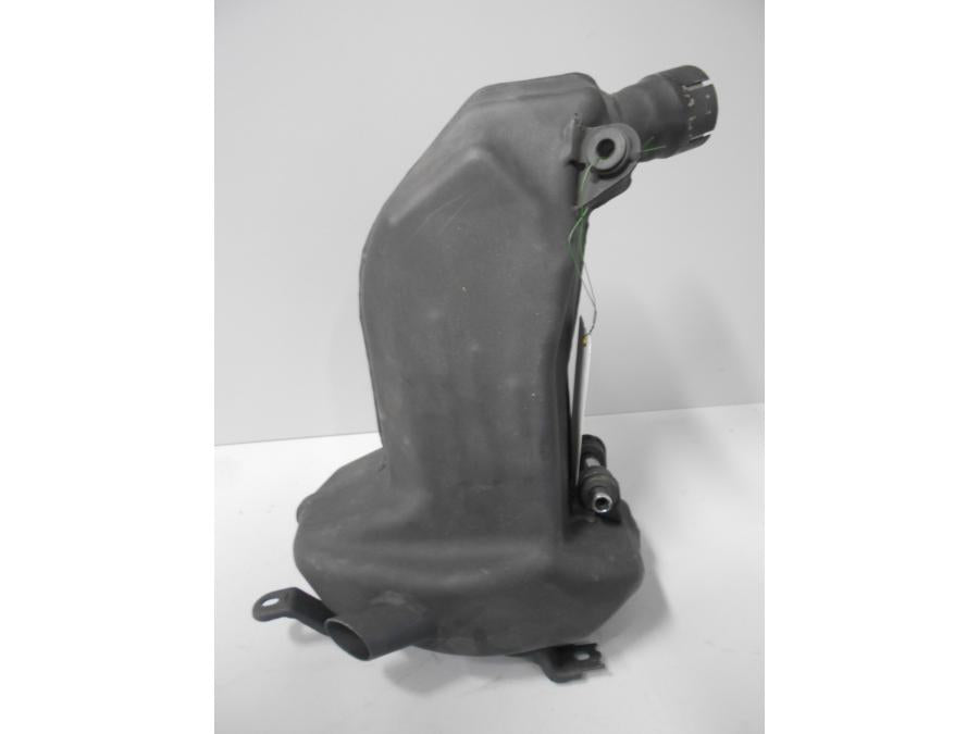 Framsidan på Ljuddämpare från en KTM RC 390 -2015 motorcykel.