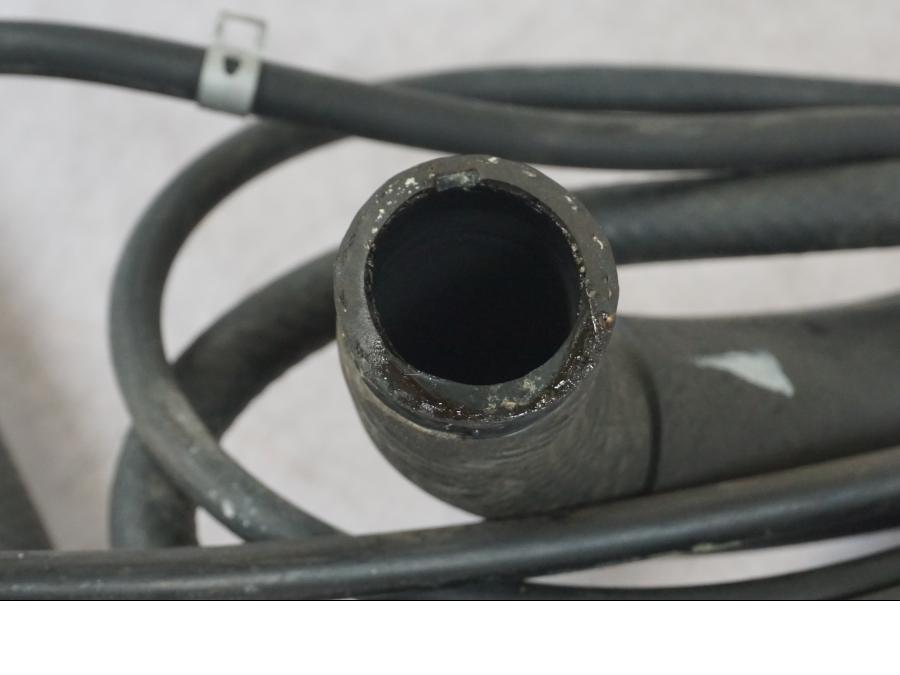 Höger sida på Vattenkyl Slang Set från en Suzuki GSX 1300 RX -1999 motorcykel.