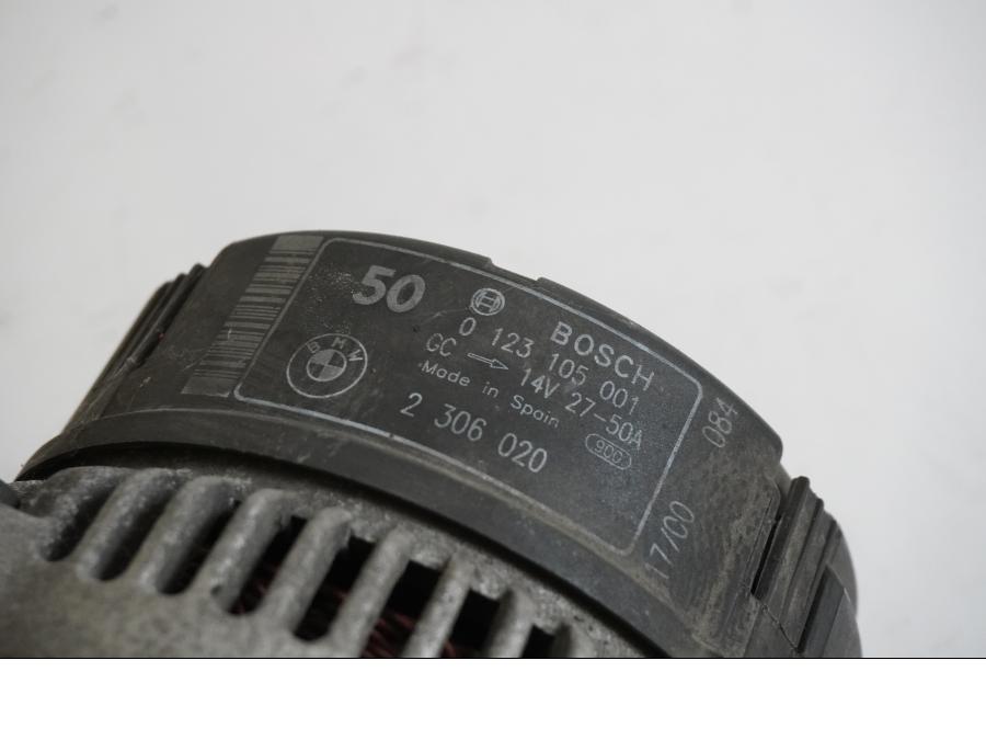 Höger sida på Generator från en BMW R 1100 RT -2000 motorcykel.