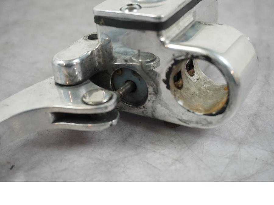 Snett uppifrån på Kopplingshuvudcylinder från en Kawasaki VN 1500 -1996 motorcykel.