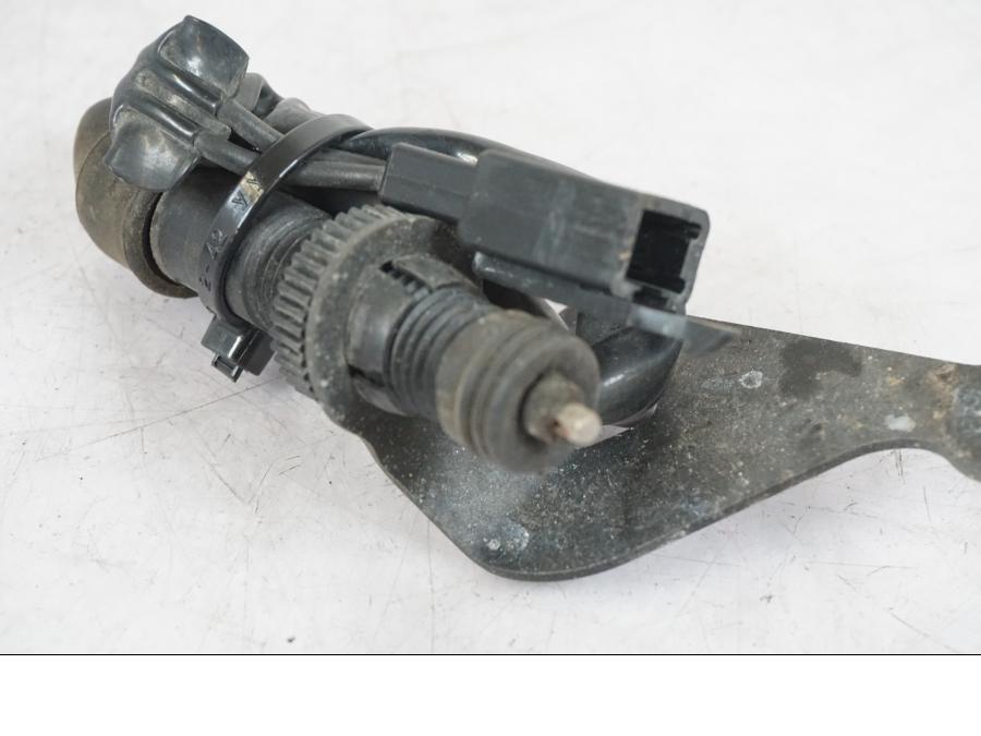 Baksidan på Bromsljuskontakt från en Honda CBR 1000 F -1999 motorcykel.