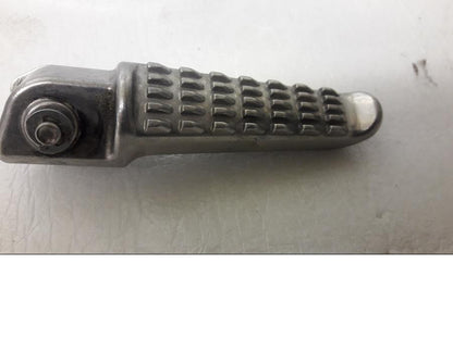 Framsidan på Fotpinne från en Kawasaki Z 900 -2020 motorcykel.