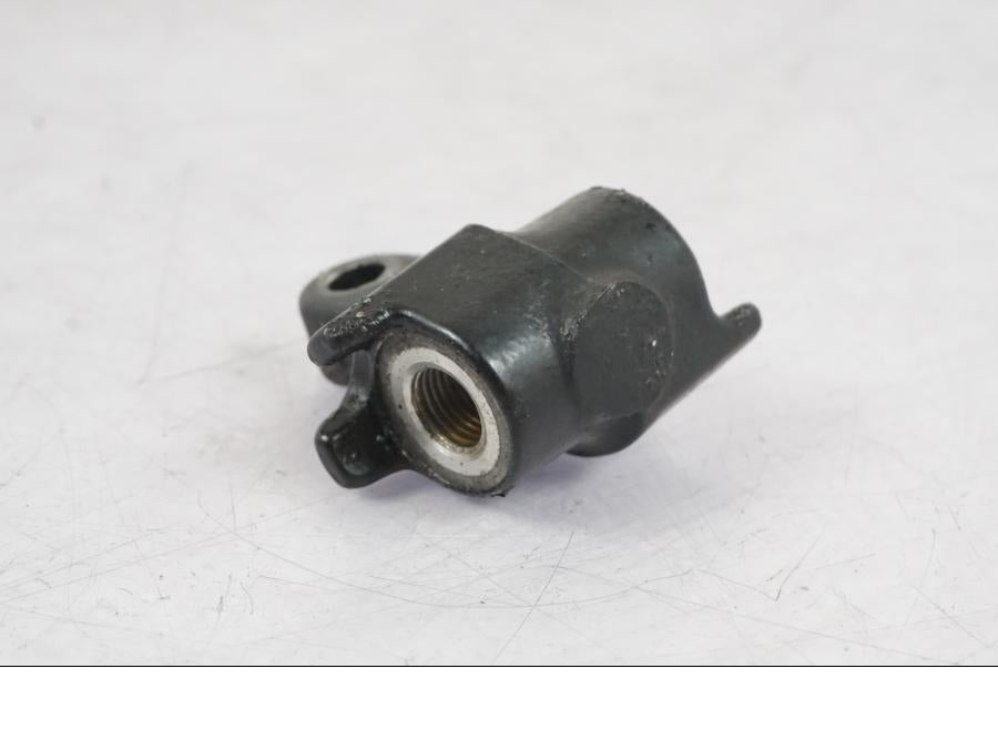 Baksidan på Bromsfördelare från en Suzuki GSX 550 EF -1985 motorcykel.