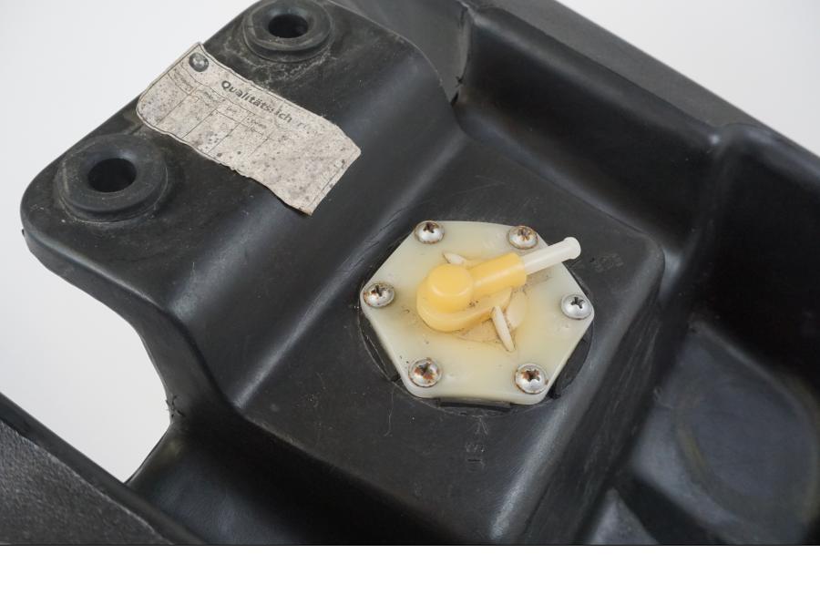 Höger sida på Bensintank från en BMW F 650 CS -2002 motorcykel.