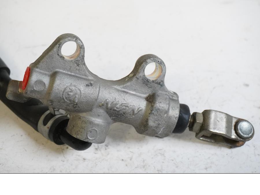 Baksidan på Bromshuvudcylinder från en Kawasaki ZX-9R -1994 motorcykel.