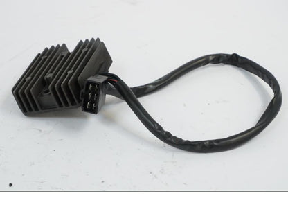 Snett uppifrån på Likriktare från en Kawasaki VN 1500 -2002 motorcykel.