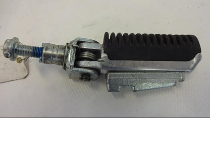 Framsidan på Fotpinne från en Suzuki GSF 1200 -2005 motorcykel.