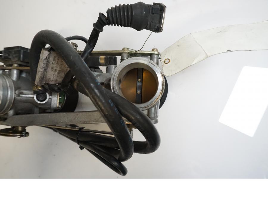 Höger sida på Spjällhus från en Ducati 748 -1999 motorcykel.