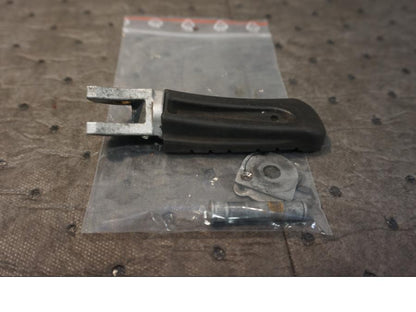 Baksidan på Fotpinne från en KTM 690 SMC -2009 motorcykel.