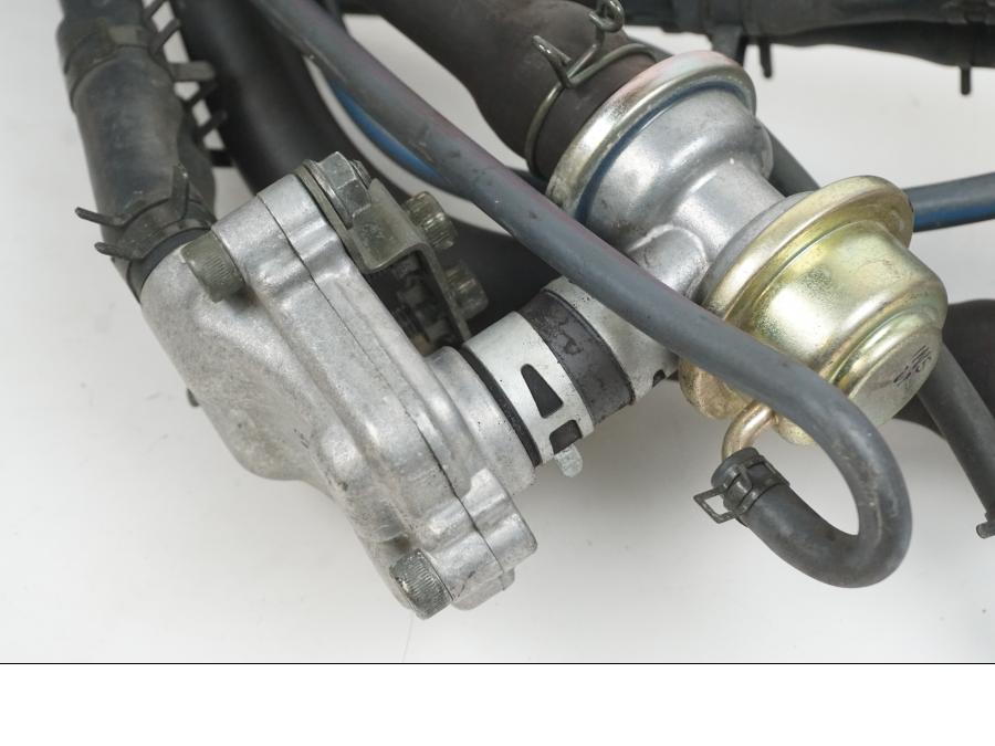 Höger sida på Second Air från en Yamaha XJ 900 -1997 motorcykel.