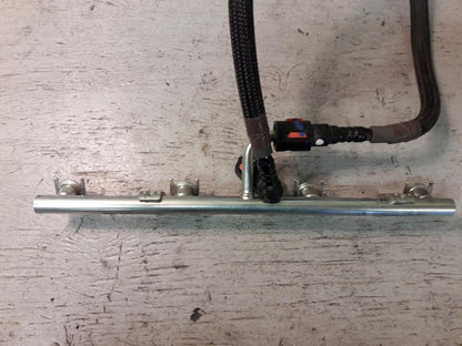 Framsidan på Fuel Rail från en Kawasaki GTR 1400 -2012 motorcykel.