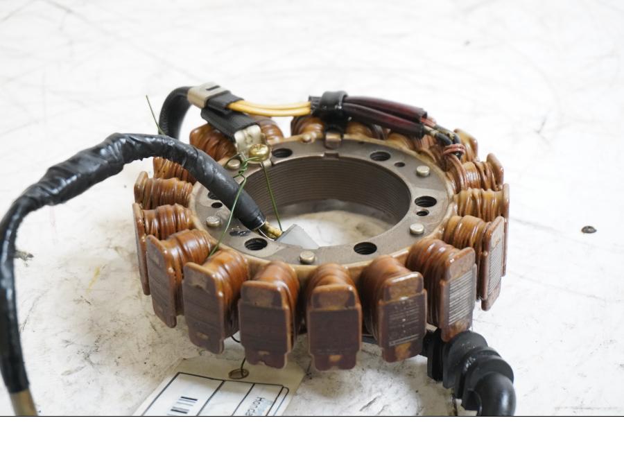 Framsidan på Generator från en Honda VT 600 C -1994 motorcykel.