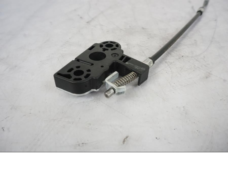 Höger sida på Sadellåsmekanism från en KTM 1290 Super Duke -2019 motorcykel.