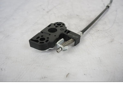 Höger sida på Sadellåsmekanism från en KTM 1290 Super Duke -2019 motorcykel.