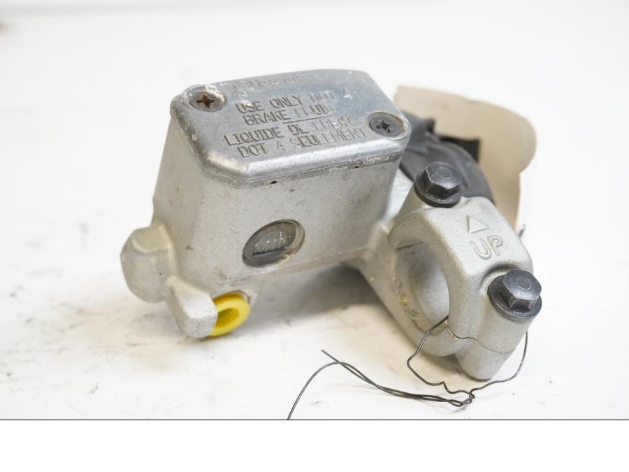 Framsidan på Bromshuvudcylinder från en KTM 625 SC SM -2002 motorcykel.