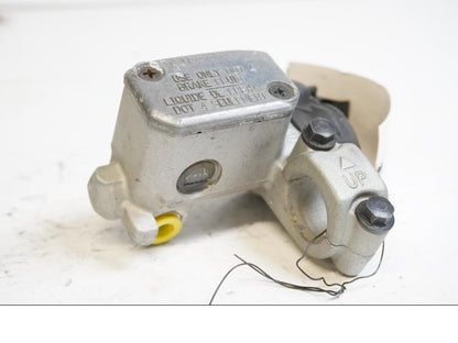 Framsidan på Bromshuvudcylinder från en KTM 625 SC SM -2002 motorcykel.