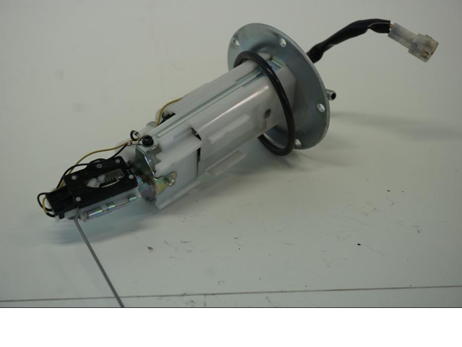 Framsidan på Bensinpump insprut från en Suzuki DL 1000 -2016 motorcykel.