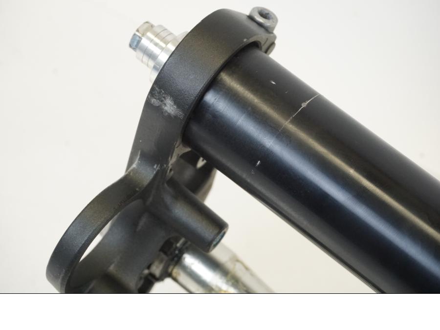 Extrabild6 på Gaffelpaket från en Yamaha YZF 1000 R1 -2009 motorcykel.