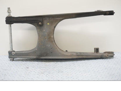 Baksidan på Sving från en KTM 125 Duke -2017 motorcykel.