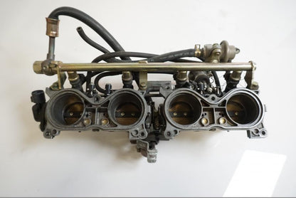 Framsidan på Spjällhus från en Honda CBR 900 RR -2000 motorcykel.