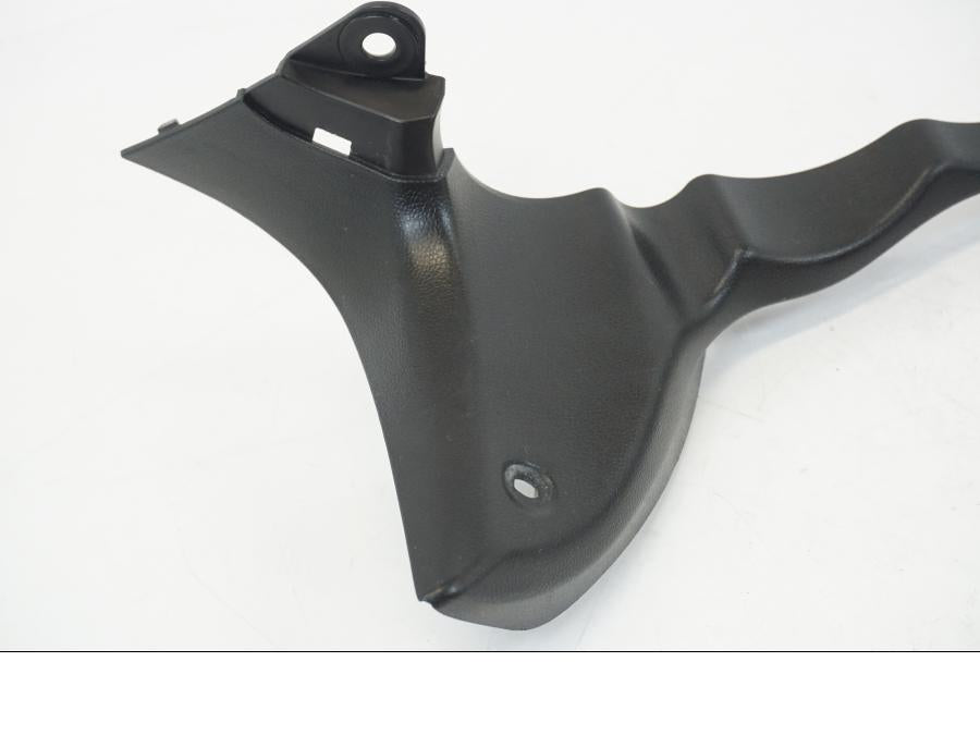 Snett uppifrån på Instrumentplast från en Suzuki GSX 1300 R -2017 motorcykel.