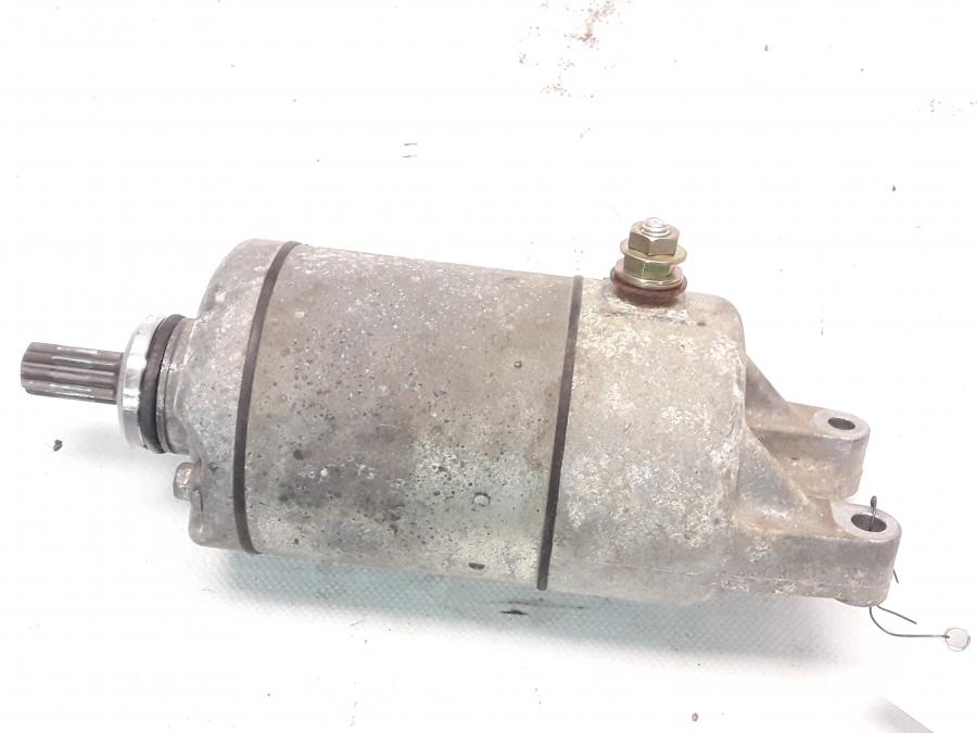 Framsidan på Startmotor från en Honda CBR 600 -1997 motorcykel.