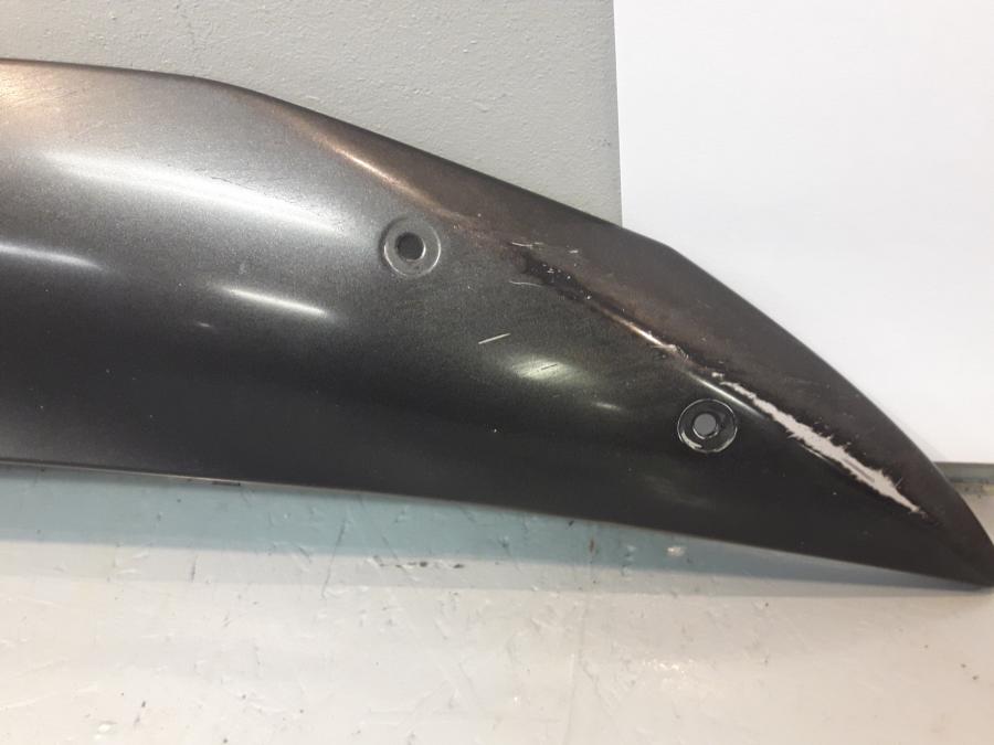 Baksidan på Sidkåpa från en Yamaha YZF R6 -2006 motorcykel.