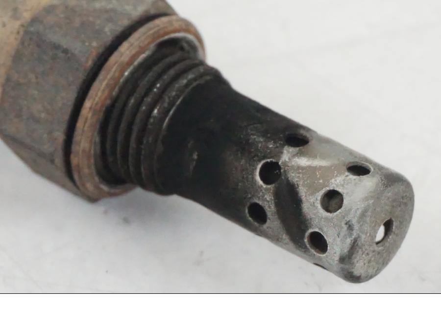 Vänster sida på Lambdasond från en Husqvarna 701 SUPERMOTO ABS -2016 motorcykel.