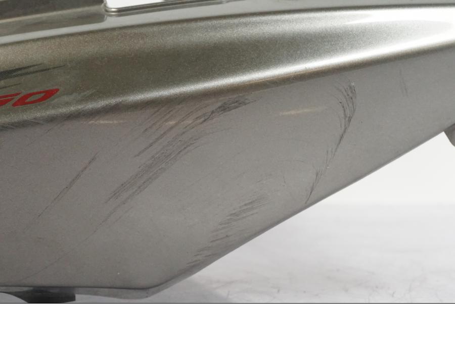 Snett uppifrån på Bakvinge från en Suzuki GSF 1250 -2010 motorcykel.