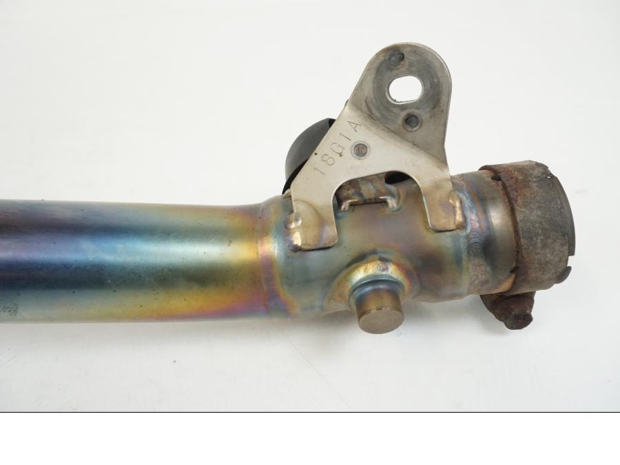 Snett nerifrån på Mellanrör från en Suzuki GSX-R 1000 -2003 motorcykel.