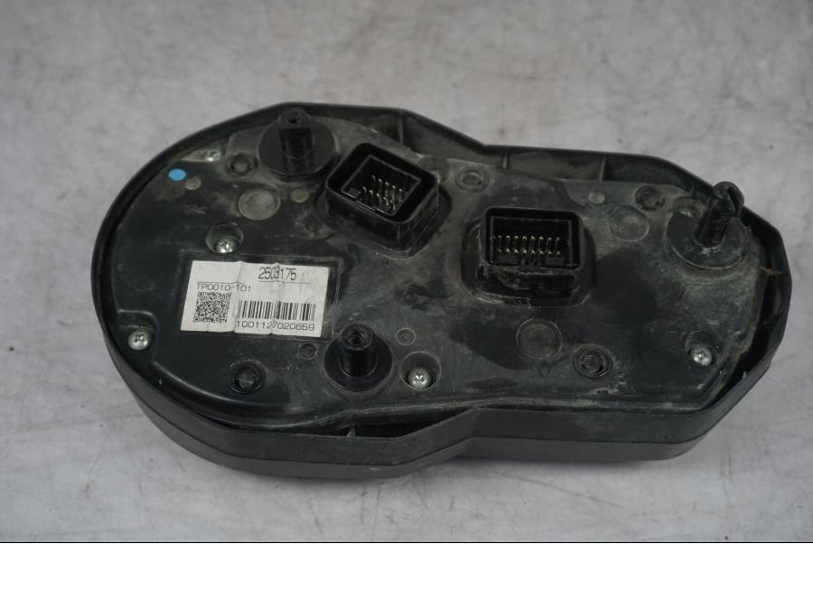 Höger sida på Instrumentpanel från en Triumph Tiger Explorer -2016 motorcykel.