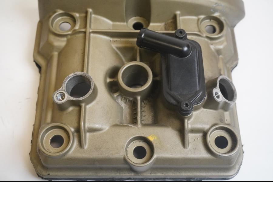 Baksidan på Ventilkåpa från en Ducati Multistrada 1260 -2020 motorcykel.