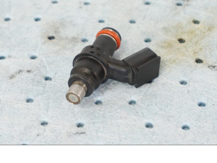 Snett uppifrån på Spridare från en Suzuki GSX-R 1000 -2008 motorcykel.