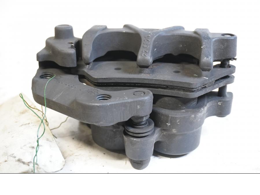 Höger sida på Bromsok från en BMW F 650 CS -2002 motorcykel.