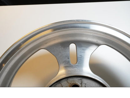 Snett uppifrån på Fälg från en Kawasaki VN 1500 Mean Streak -2002 motorcykel.