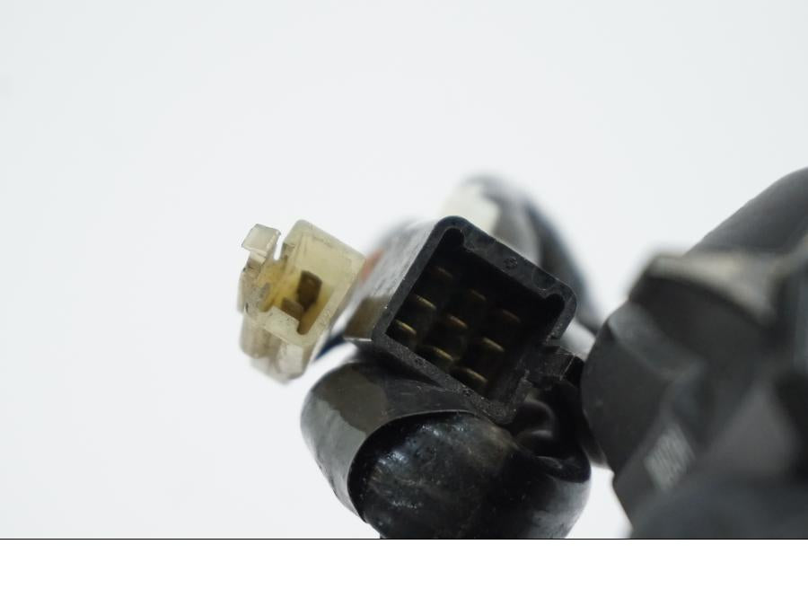 Vänster sida på Styrelreglage från en Kawasaki GPZ 900 -1989 motorcykel.