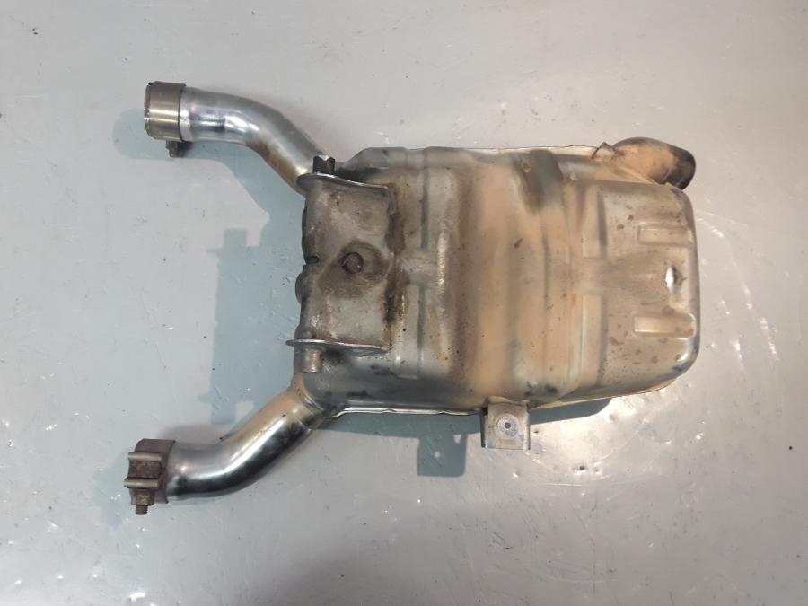 Höger sida på Mellanburk från en BMW R 1150 R -2004 motorcykel.