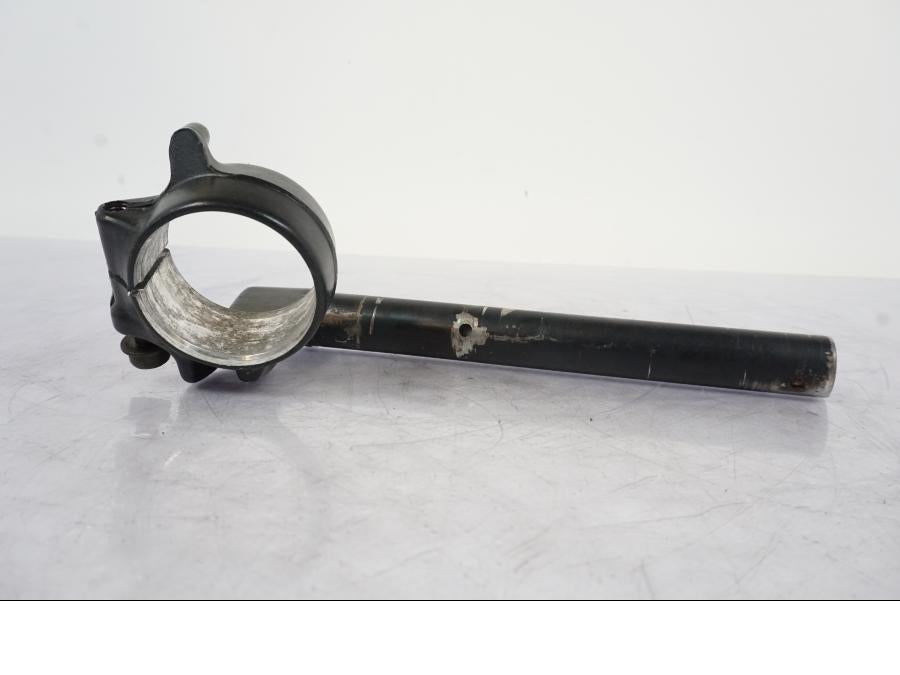 Baksidan på Styre från en Honda CBR 900 RR -2003 motorcykel.