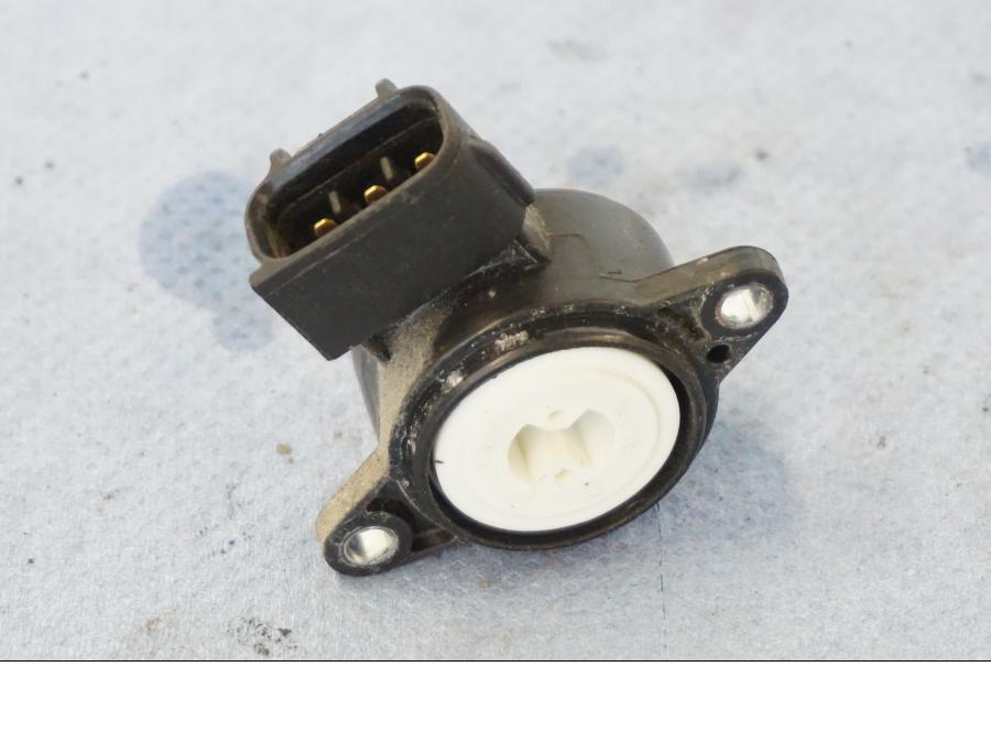 Snett nerifrån på TPS från en Yamaha X-Max 250 -2016 scooter.